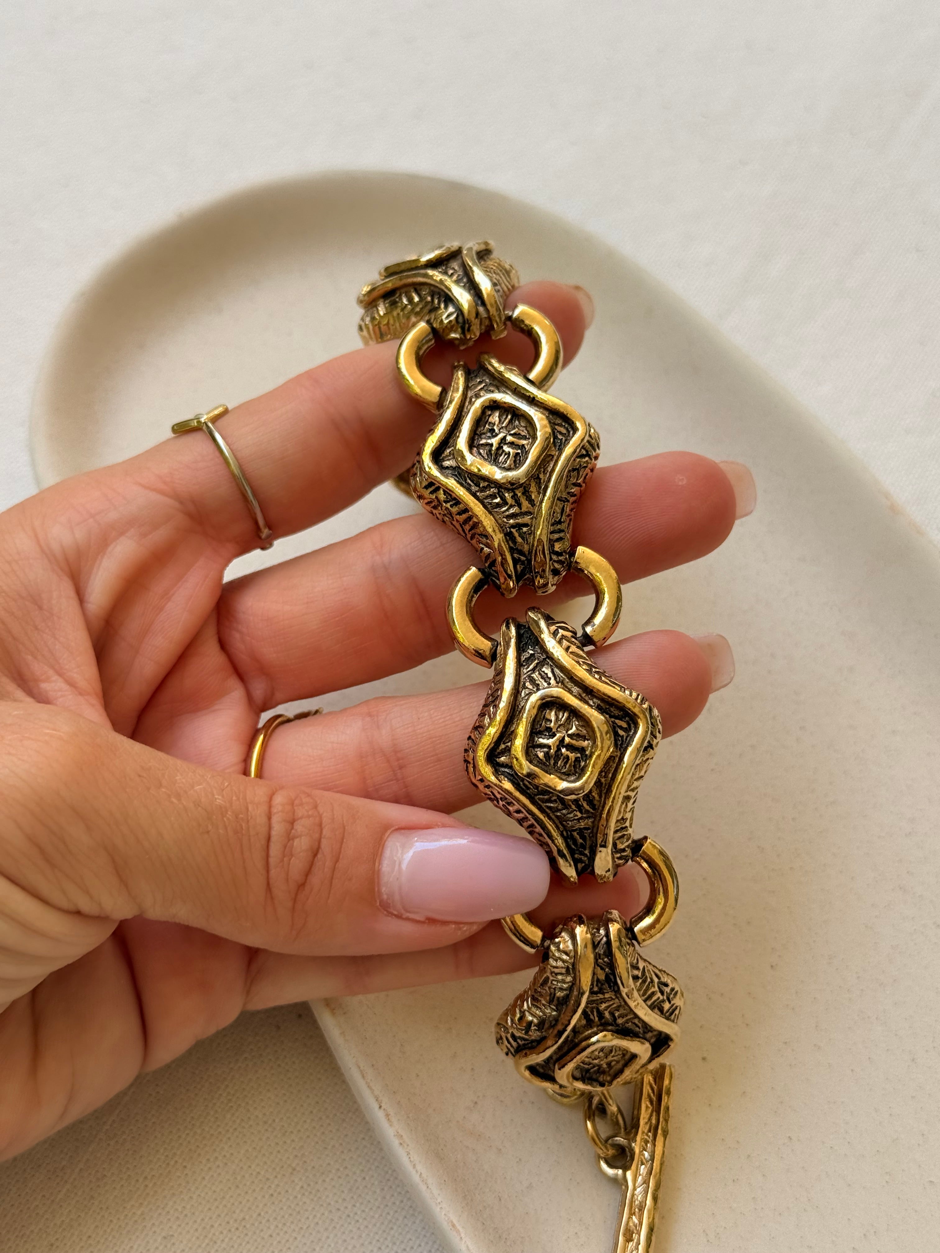 Pulsera Guy Laroche Vintage - Eslabones Esculpidos Dorados