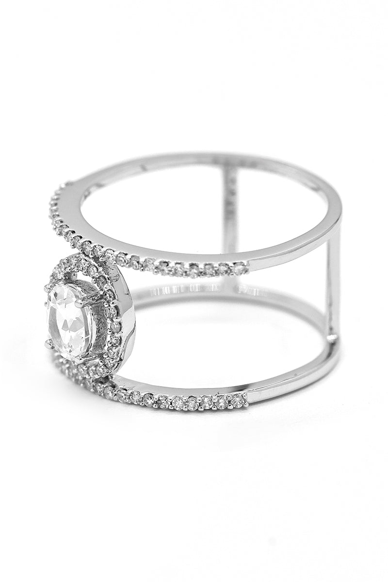 Ring "Royaume" Diamanten: 0,23 ct / 68 Weißer Topas 0,3 / 1