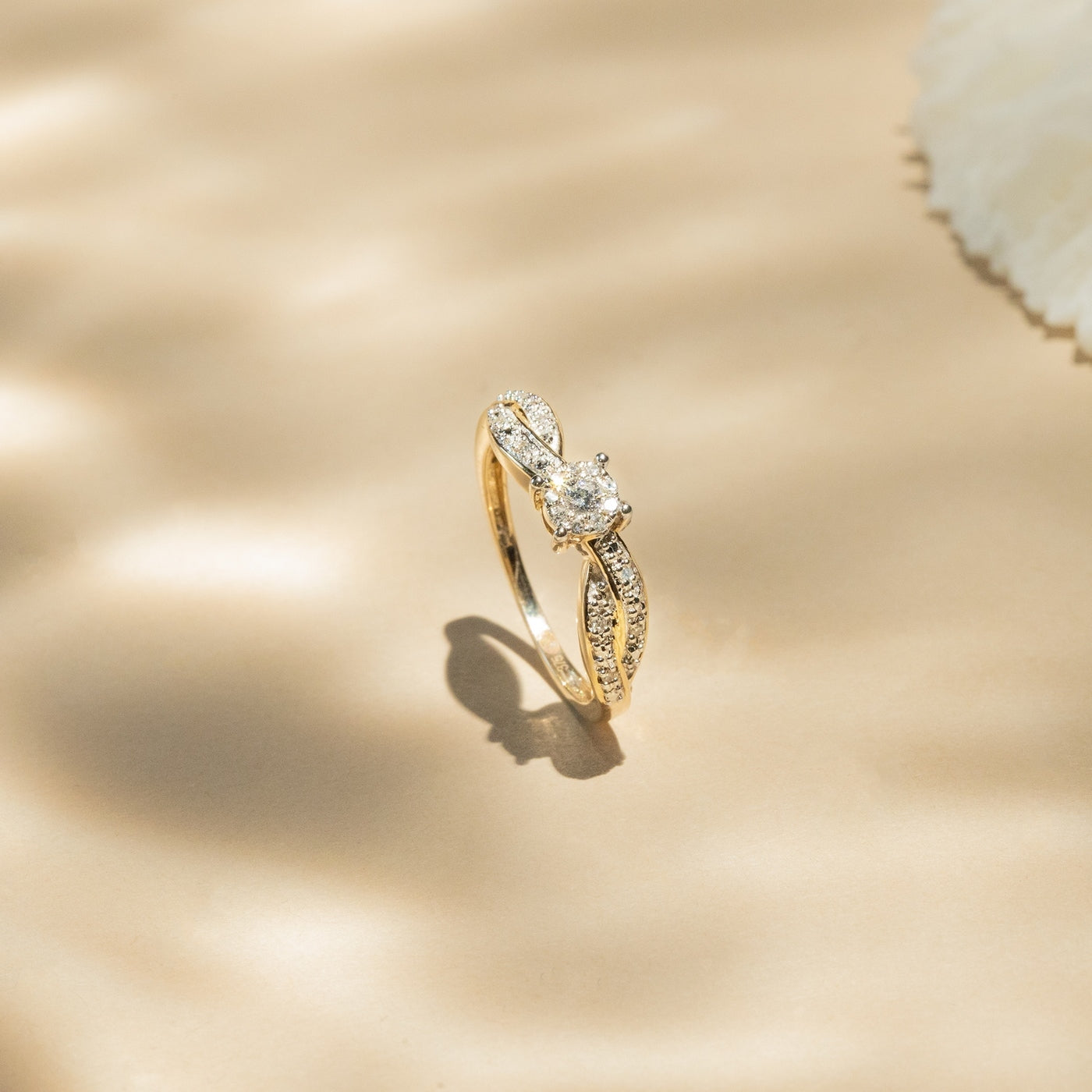 Anillo de diamantes “Eclat Joli” 0.12/18 – Oro amarillo