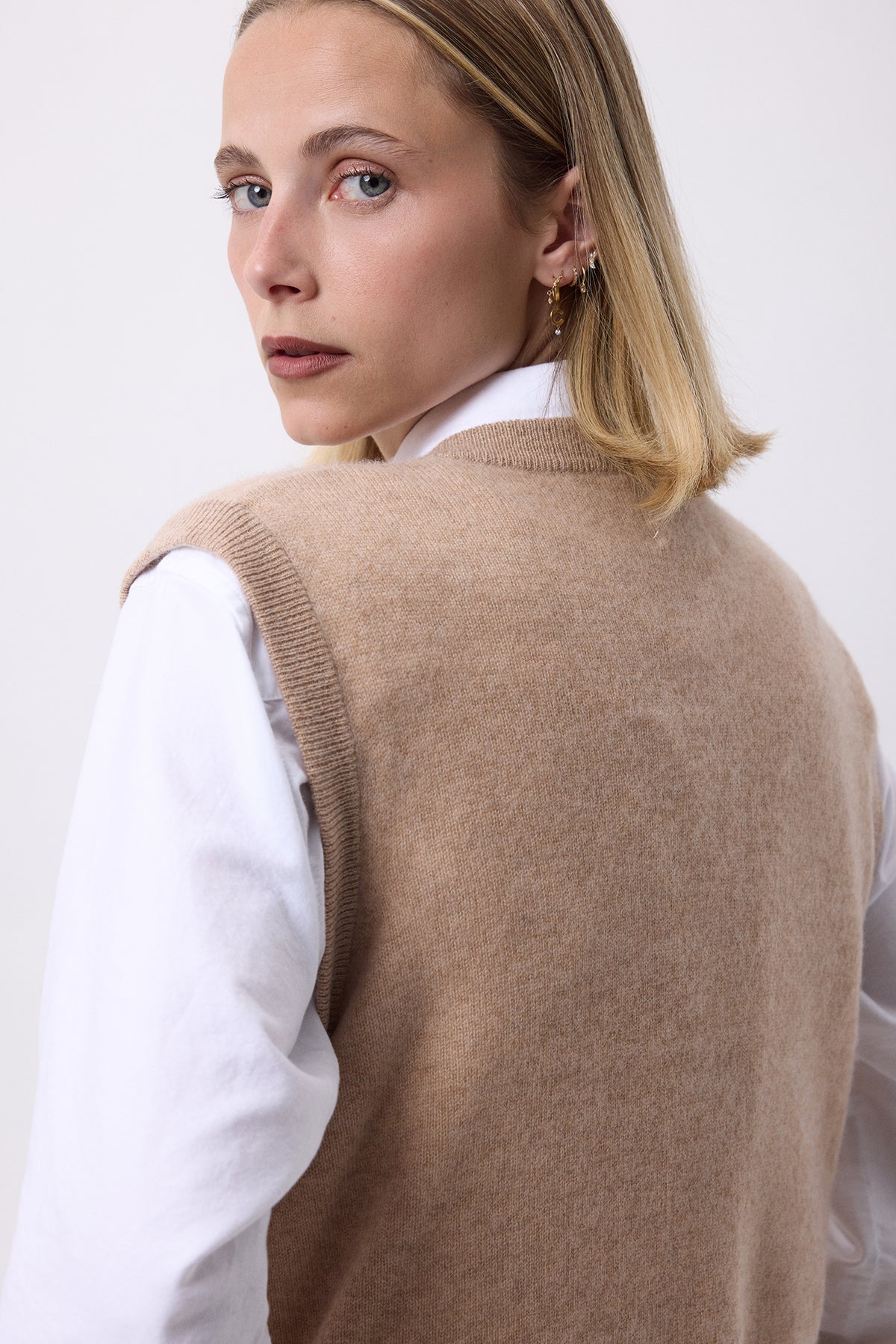 Oversize Rundhalsad Väst Med Guldknappar Ärmlös Bari - Beige Crème - Dam