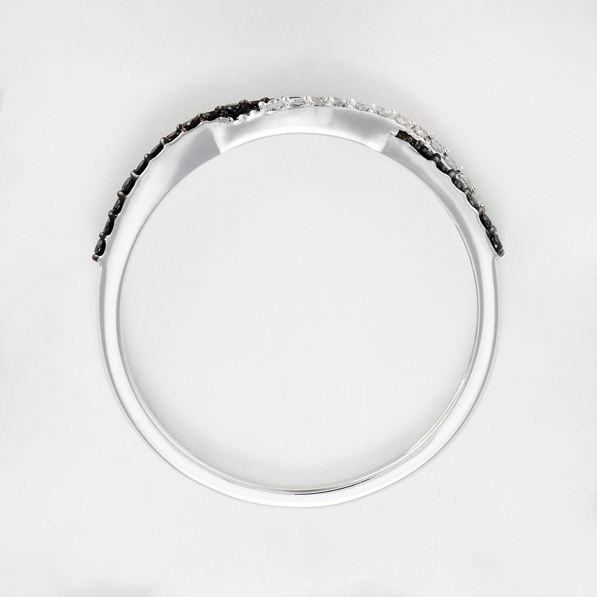 "In Black And White" Ring White Diamonds: 0.075Ct/20 Black Diamonds: 0.075Ct20 - 375/1000 White Gold
