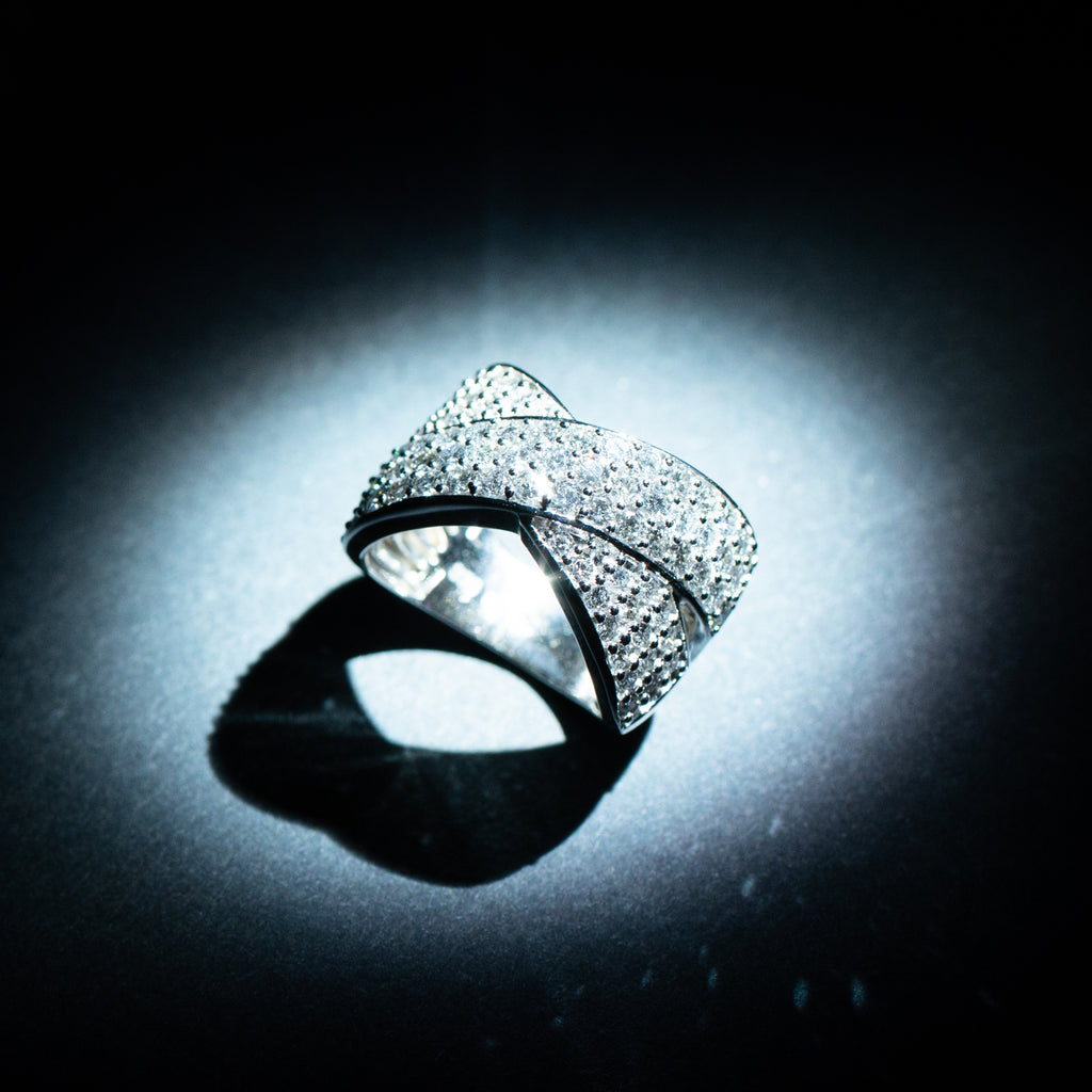 Anillo de diamantes "Cinta de Luz": 2Ct/79 - Oro blanco 375/1000