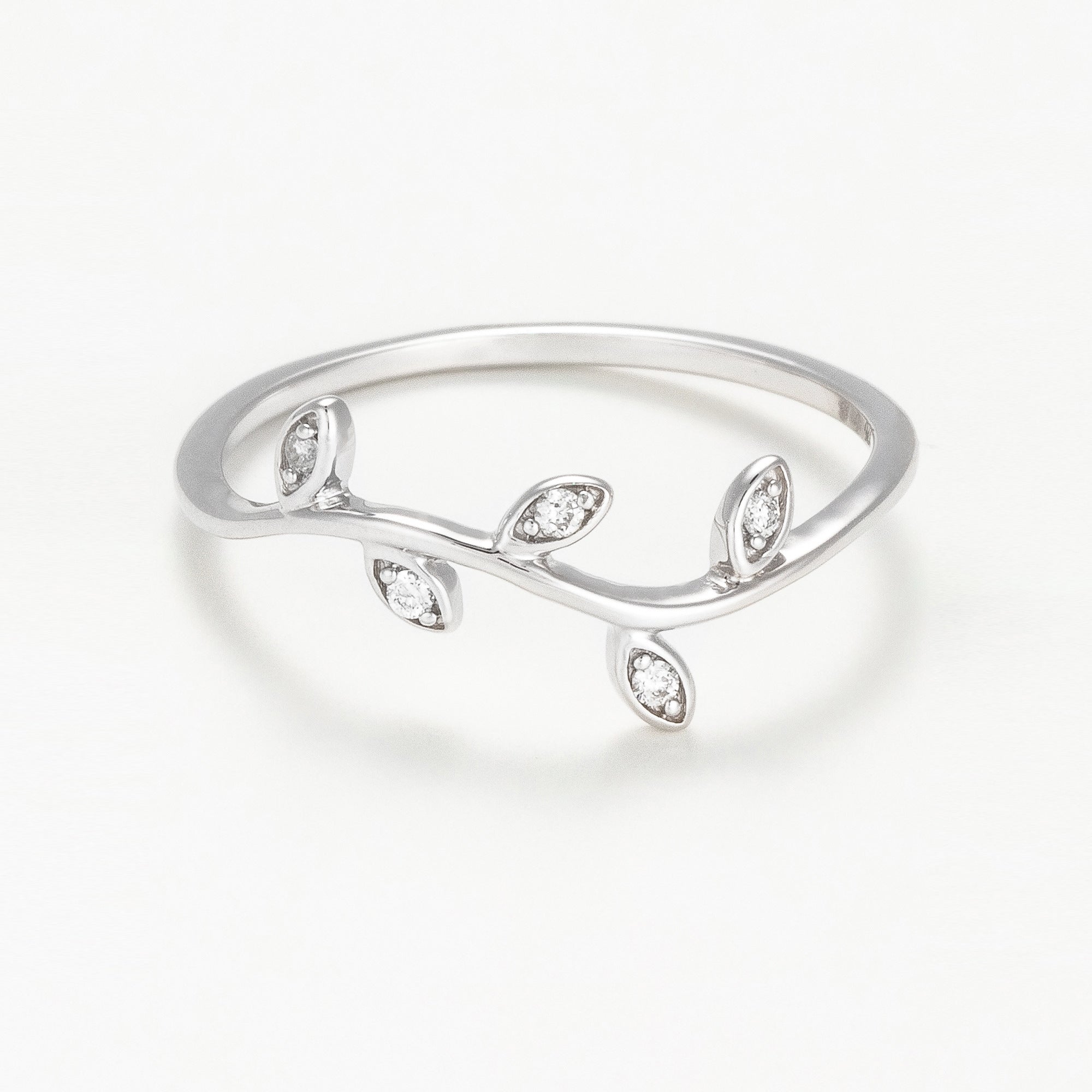 Anillo de diamantes “Follaje encantado”: 0.03Ct/5 – Oro blanco