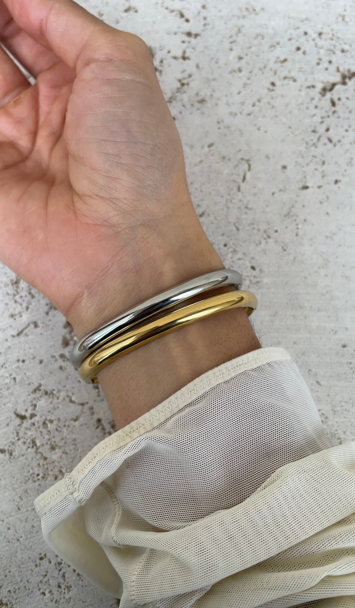 Bracciale semplice rigido