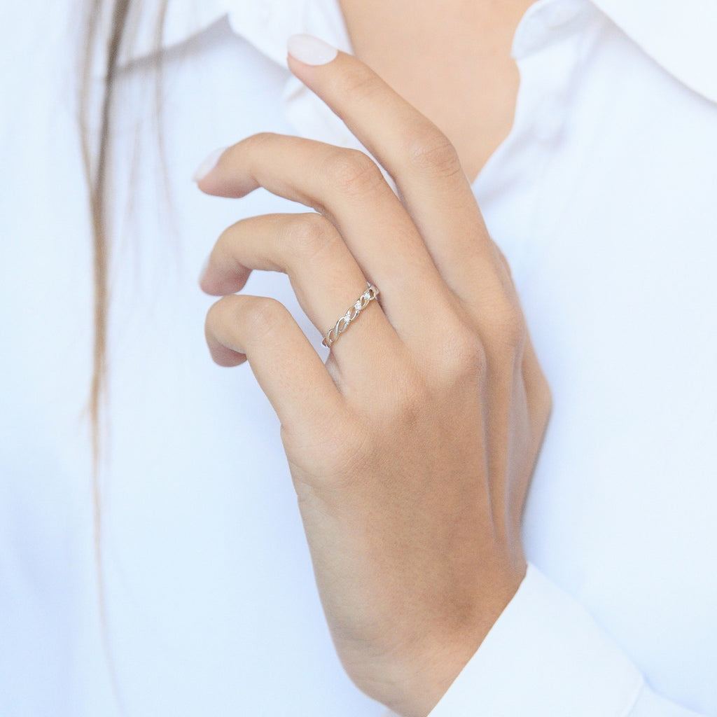 "Beautiful Twist" Diamond Ring 0.03/3 - 375/1000 White Gold