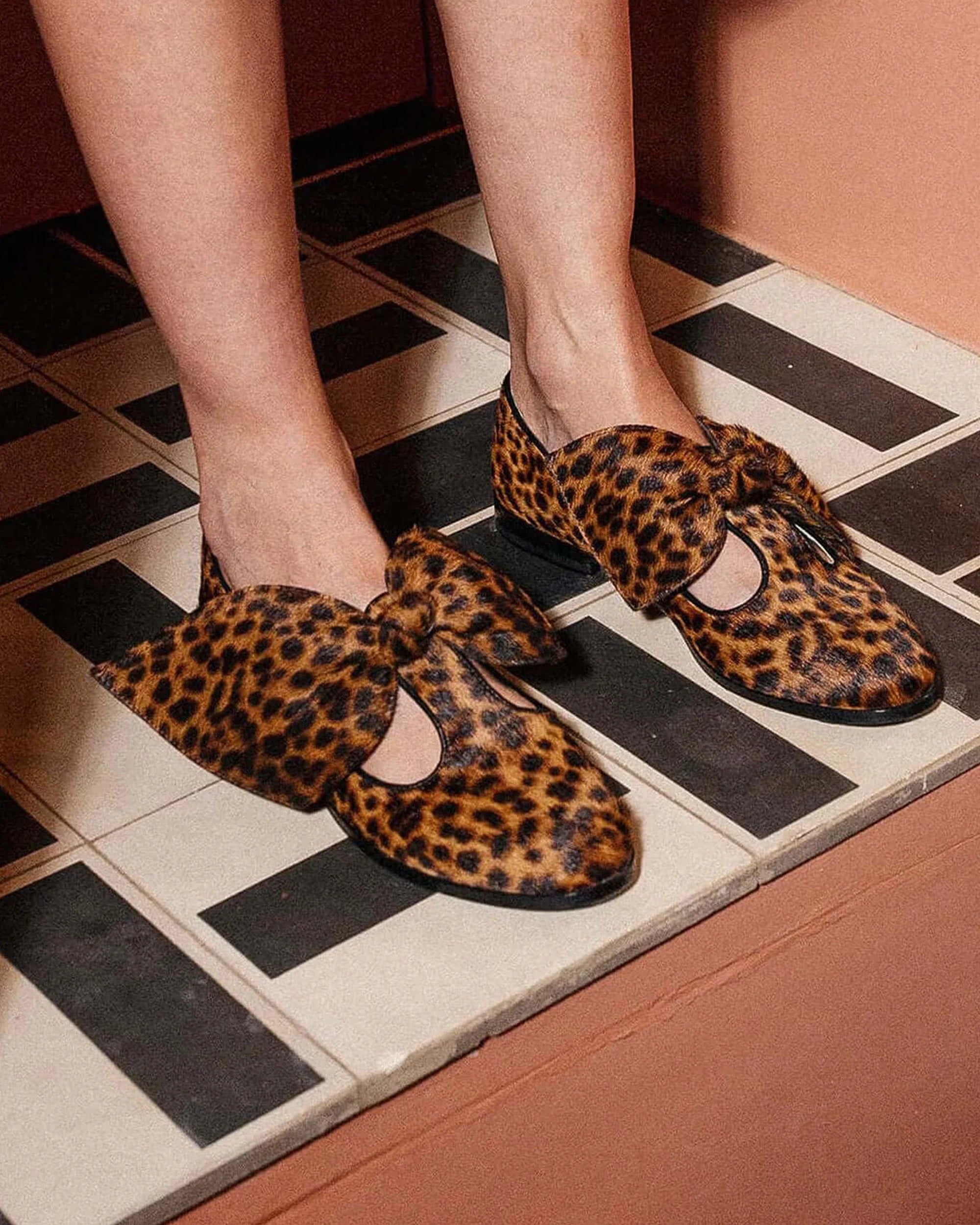 Zapatos Bb bailarinas de cuero con estampado de leopardo