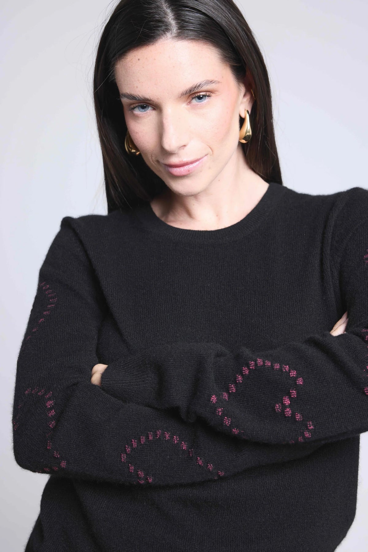 Sweter z Okrągłym Dekoltem w Serduszka Bubbles Kaszmir Bea - Czarny Różowy Lurex - Damski - 100% Kaszmir