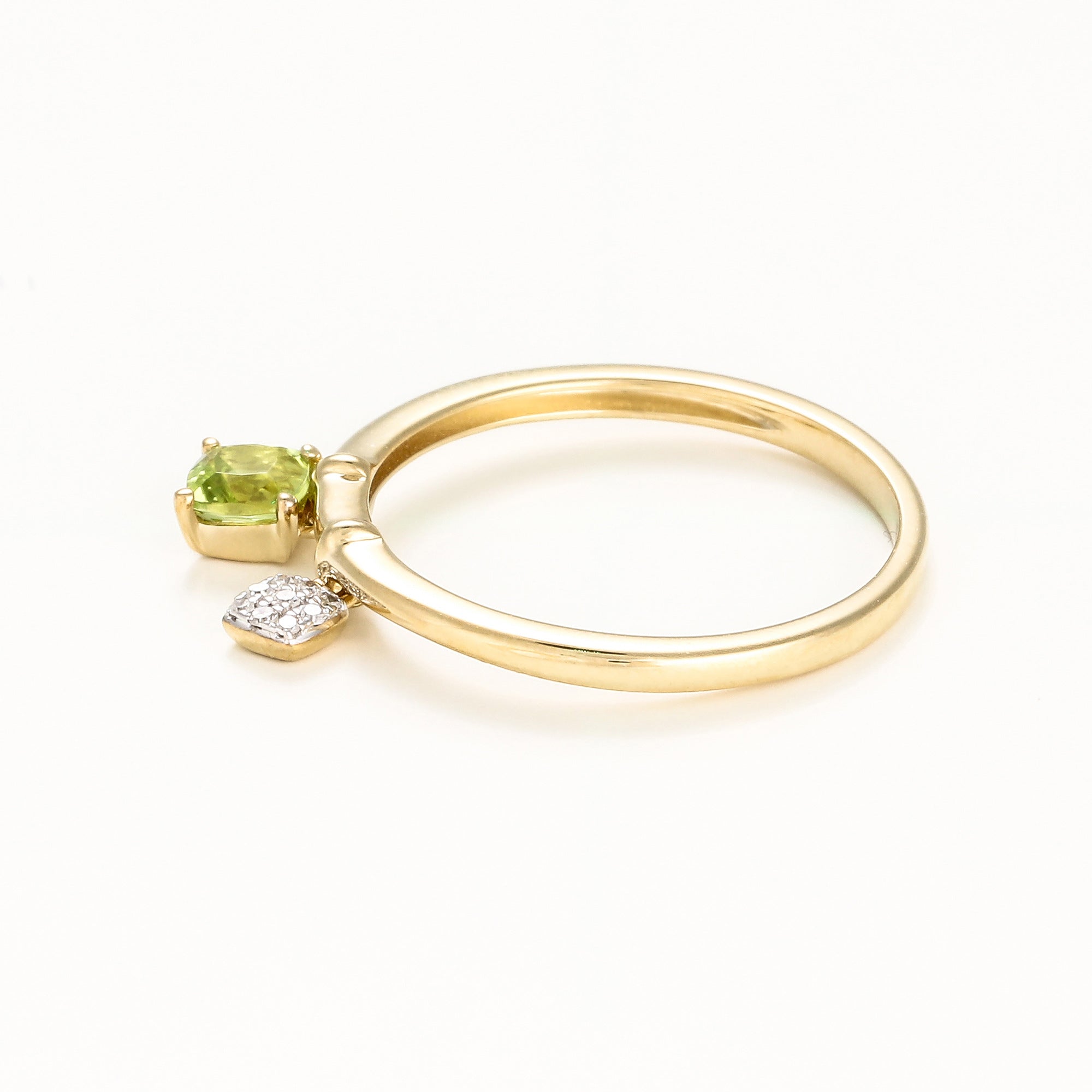 "Darling Peridot" Ring - 375/1000 Yellow Gold