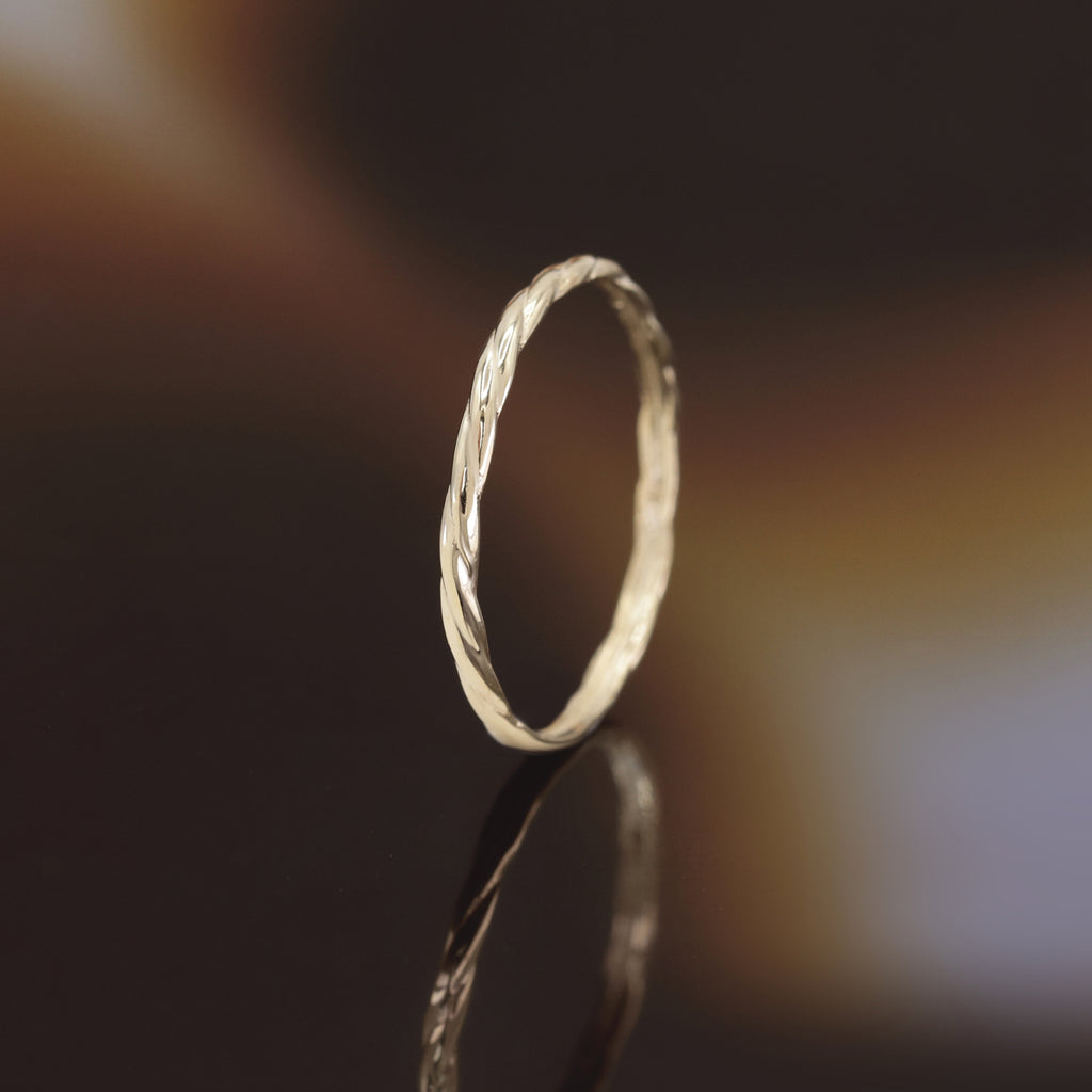 Anillo “Adolie” Oro amarillo 375/1000