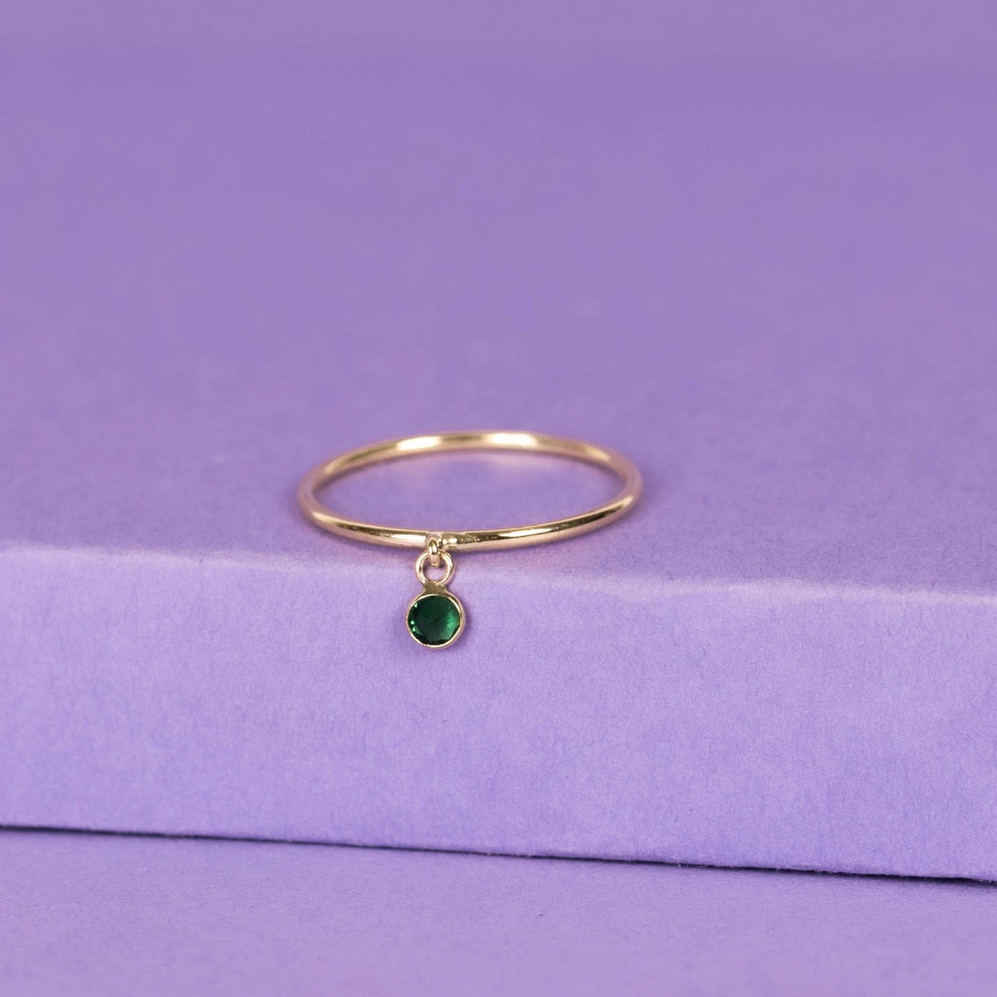Anillo “Pierette Verte” – Oro amarillo 375/1000 y circonio