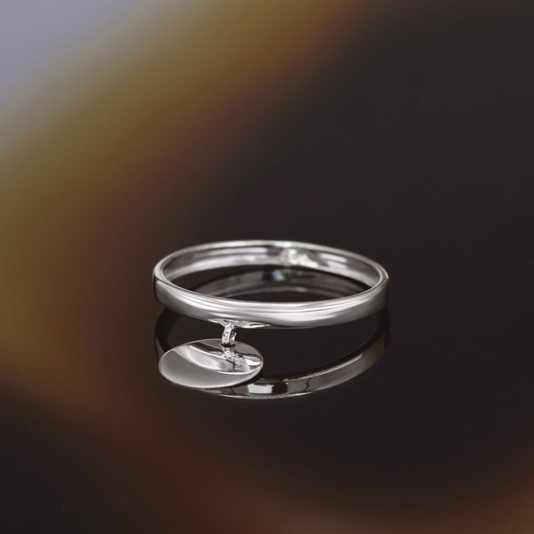 375/1000 White Gold “Medallion” Ring