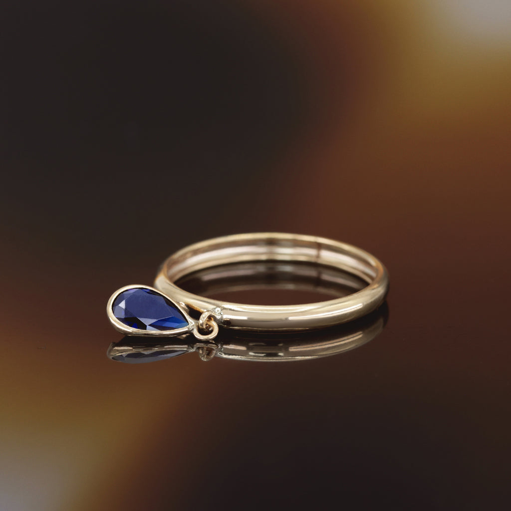 Anillo “Medallón Azul” Oro amarillo 375/1000 y circonio