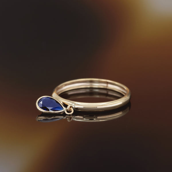 Anillo “Medallón Azul” Oro amarillo 375/1000 y circonio