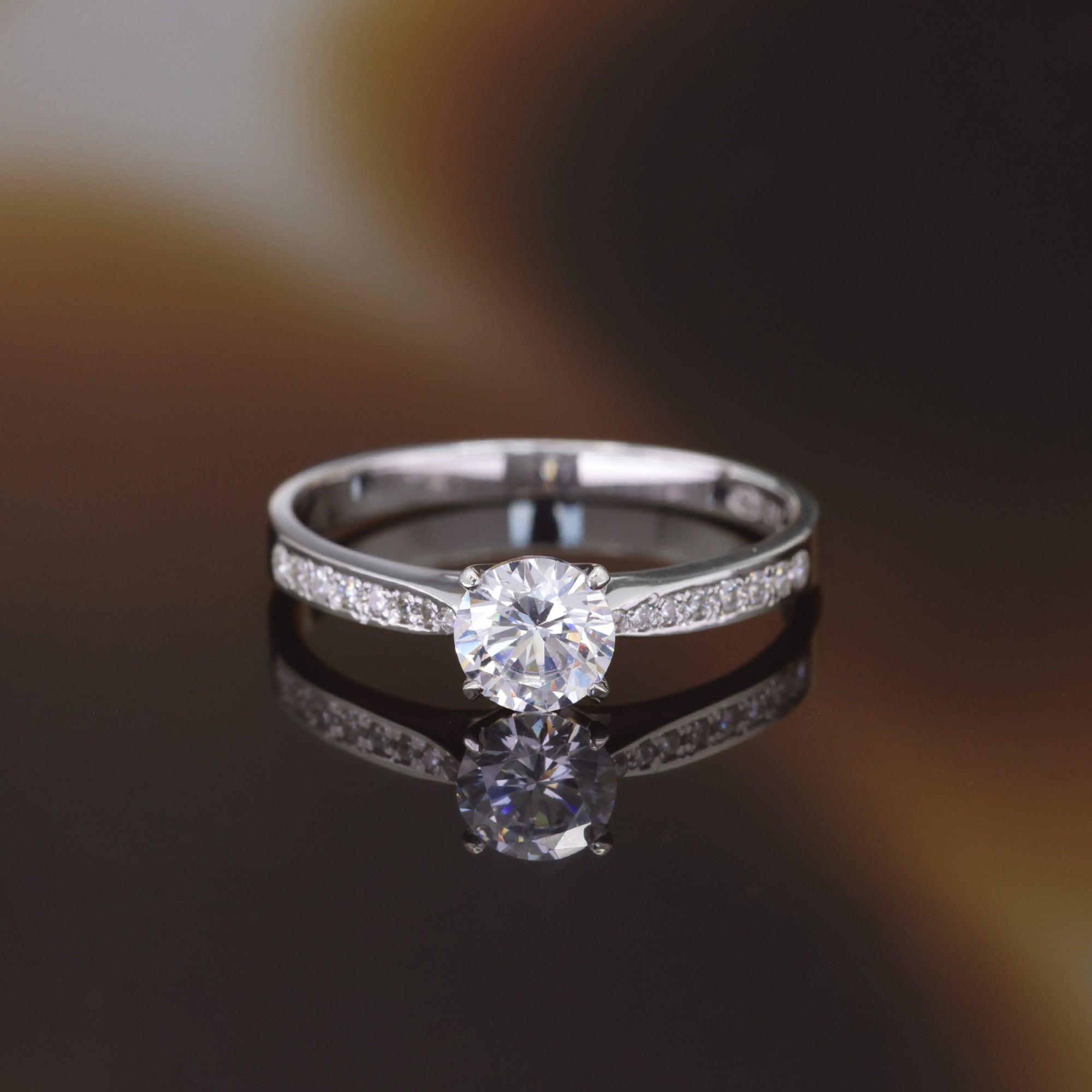 Anillo “Amoureuse Brillante” Oro blanco 375/1000
