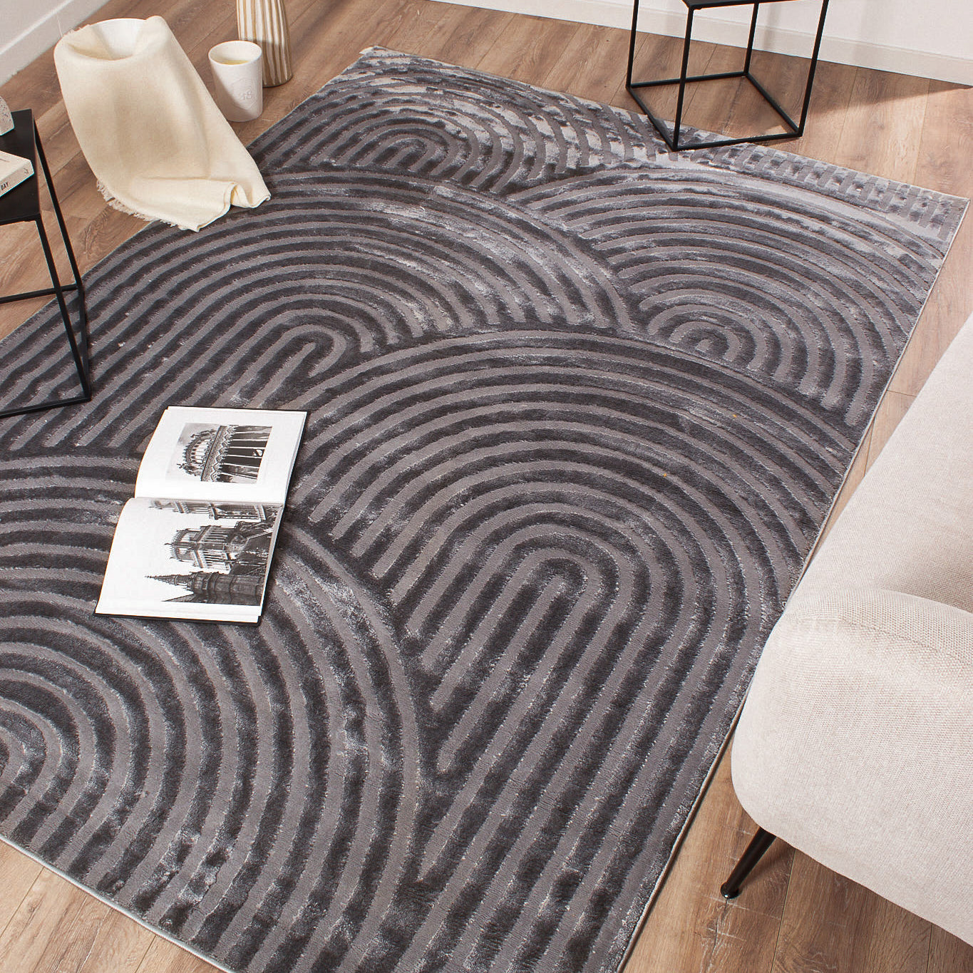 Gray rainbow rug with embossed long pile: BIA157GRI BIANCA