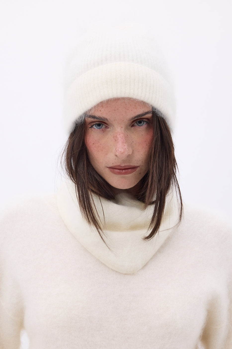 Hue – Børstet kashmir Bill - Hvid - Unisex - 100 % børstet kashmir