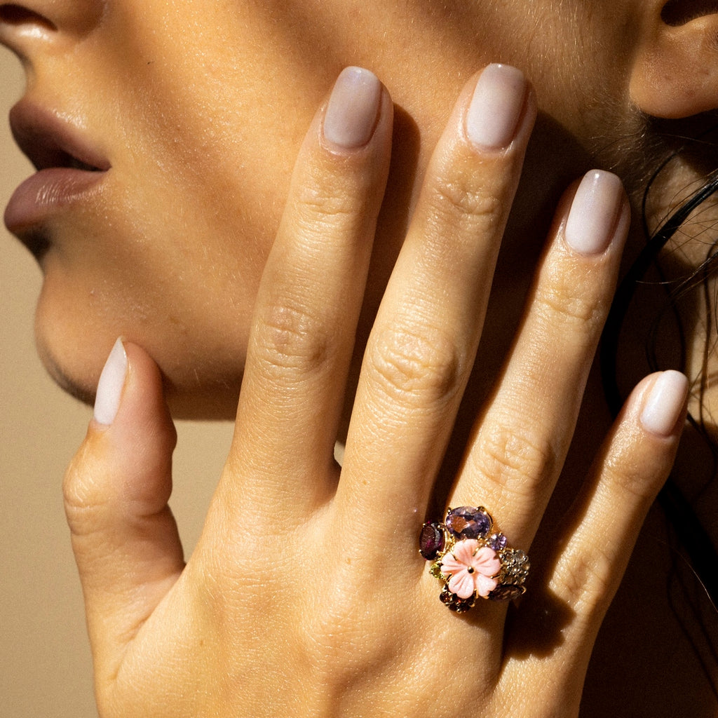 Anillo "Jardín Inglés" A0.35/1 Ram1.2/2 G0.3/6 P0.13/1 Rh0.95/1 Wt0.24/6 Nácar