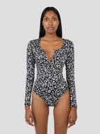 Body Lou En Maillot Léopard Noir Et Blanc