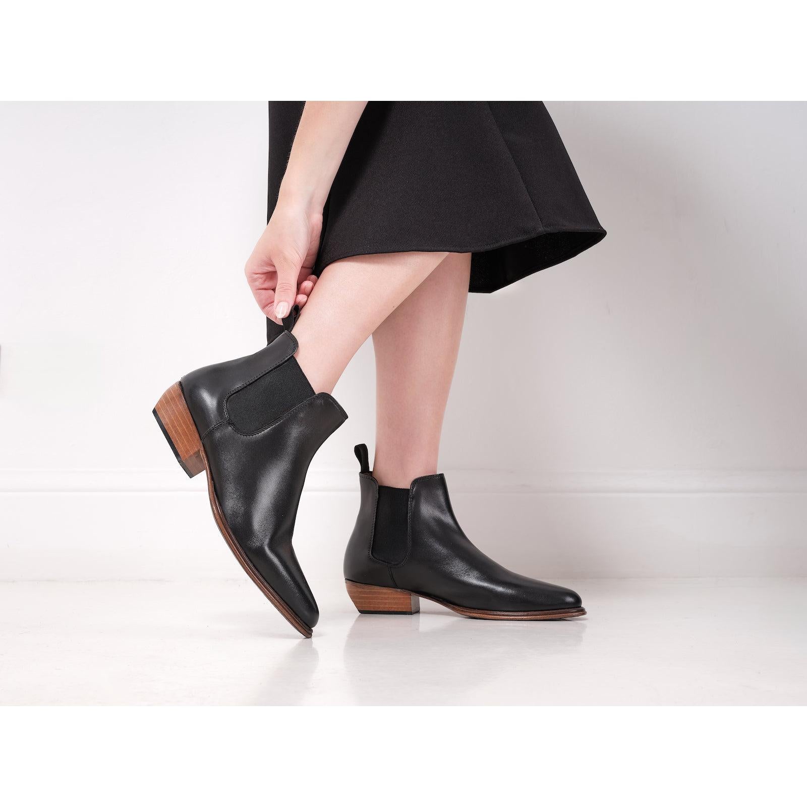 Chelsea Boots - Black - Women