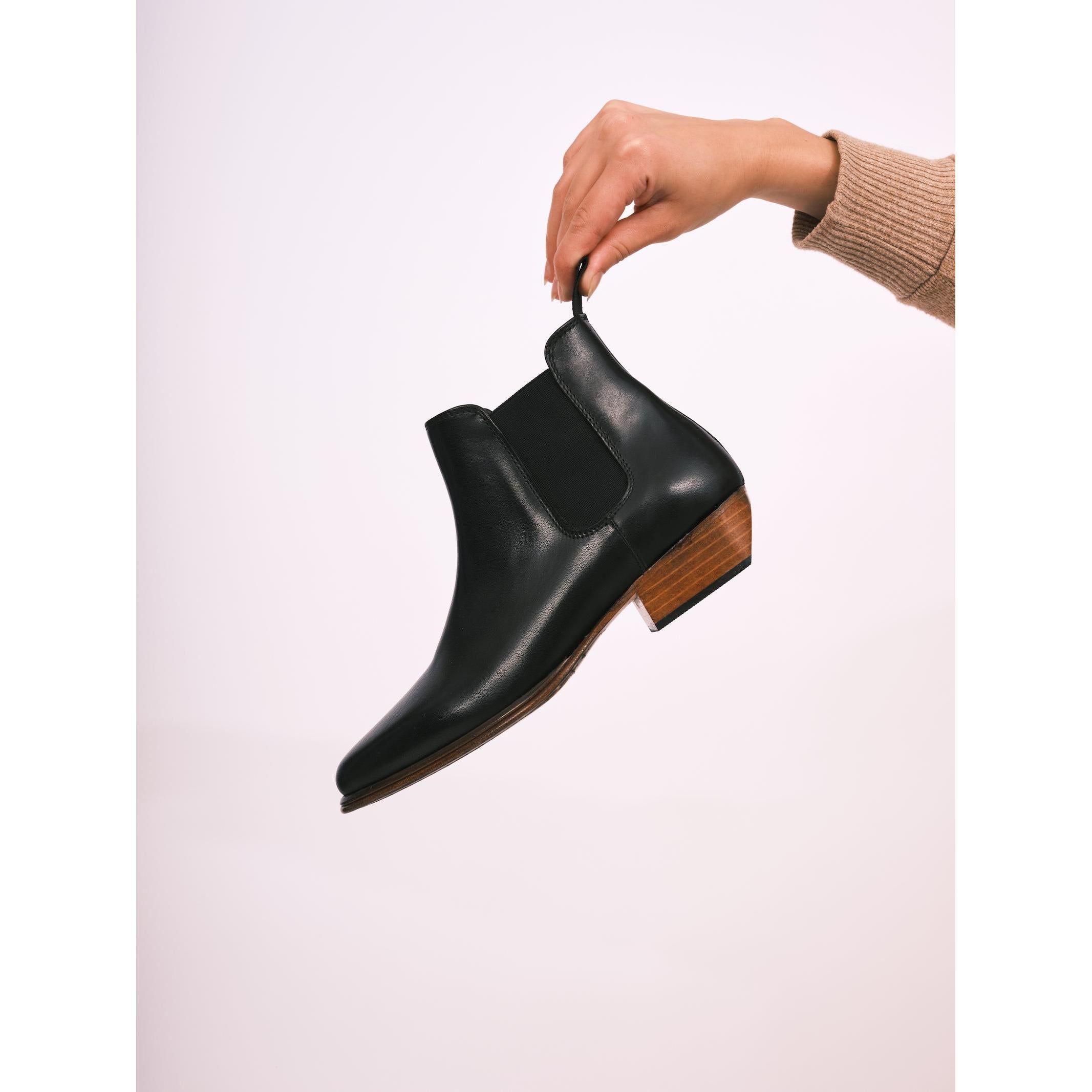 Chelsea Boots - Black - Women
