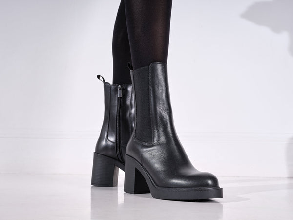 British Passport - Heeled Chelsea Boots - Black - Women