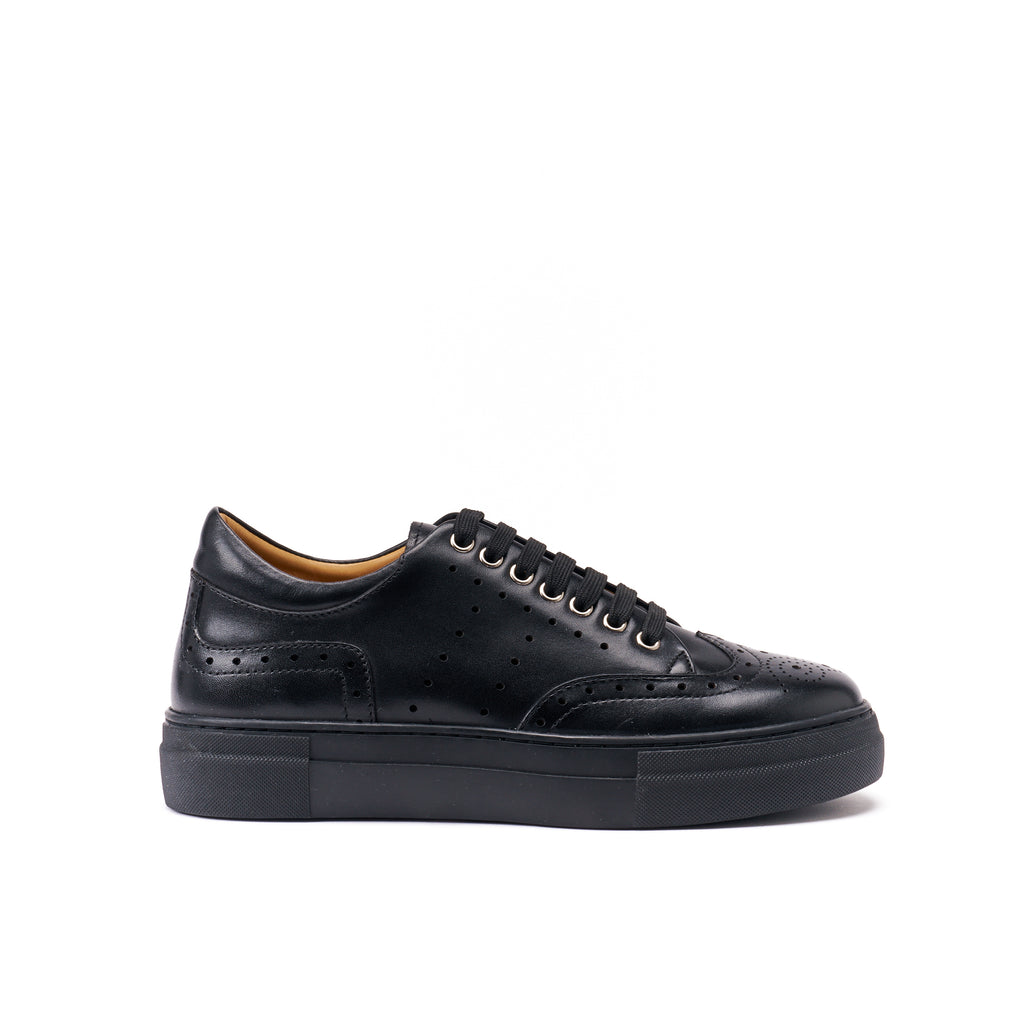 Sneakersy z ozdobnymi przeszyciami – Czarne – Damskie