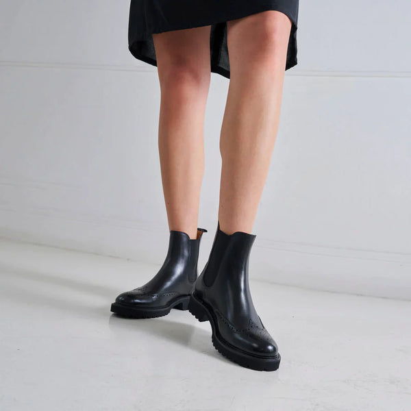 British Passport - Wingtip Chelsea Boots - Black - Women