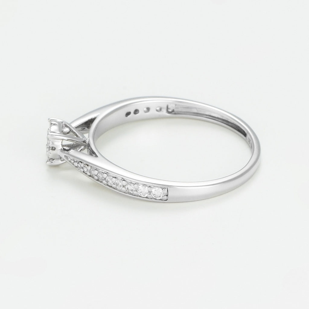 Anillo “Solitaire Radieux” D0.020/28 – Oro blanco