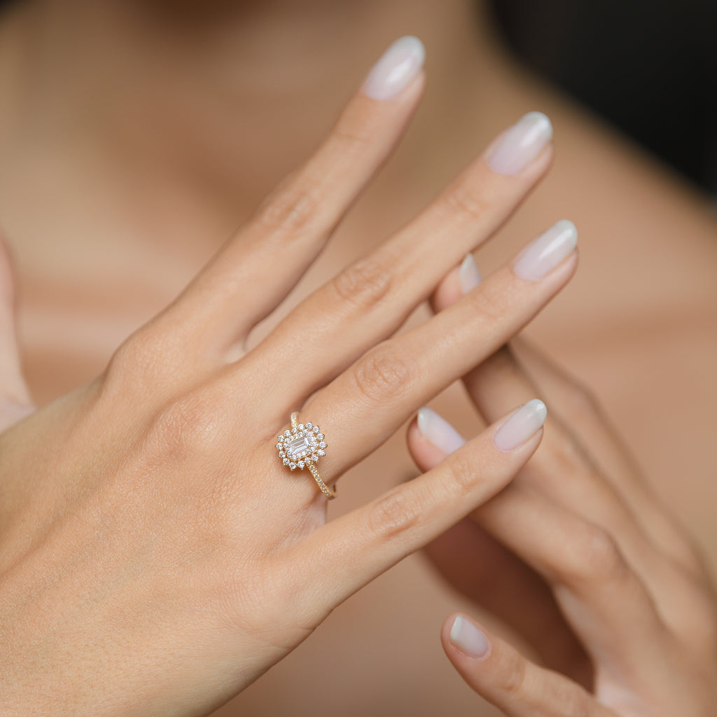 Anillo “Mi Reina” Oro amarillo 375/1000 y circonitas