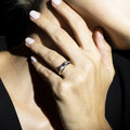 Anillo “Trío de Zafiros” D0.09Ct/20 + Zafiro0.69Ct/3 – Oro Amarillo 375/1000