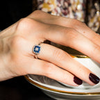 Ring "Volga" D0,03/8 & Safir 0,58/8 - 9 karat hvidguld (375/1000)