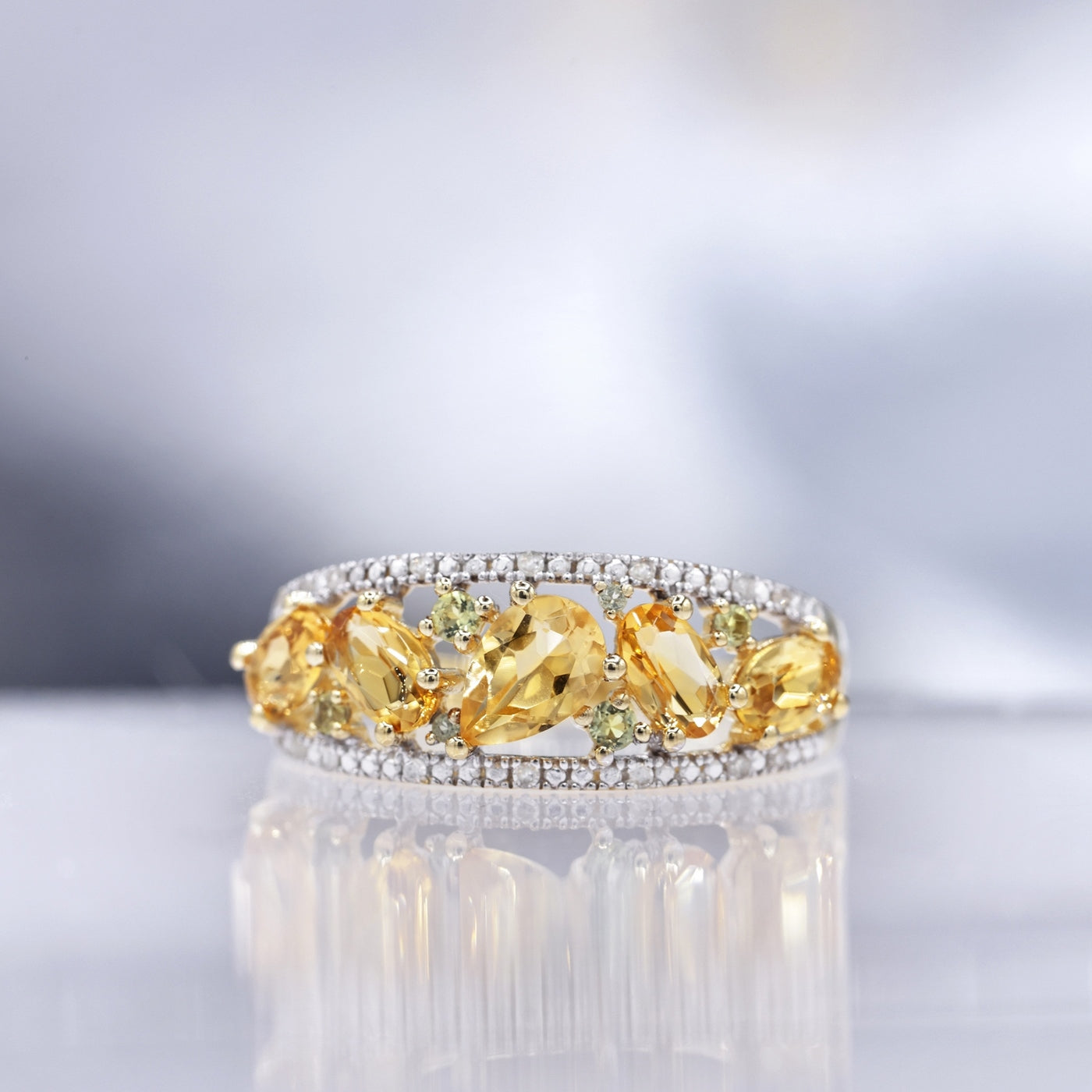 Anillo "Olivinos" D0.05/16 & Peridoto 0.14/6 & Citrino 1.30/5 - Oro Amarillo 375/1000