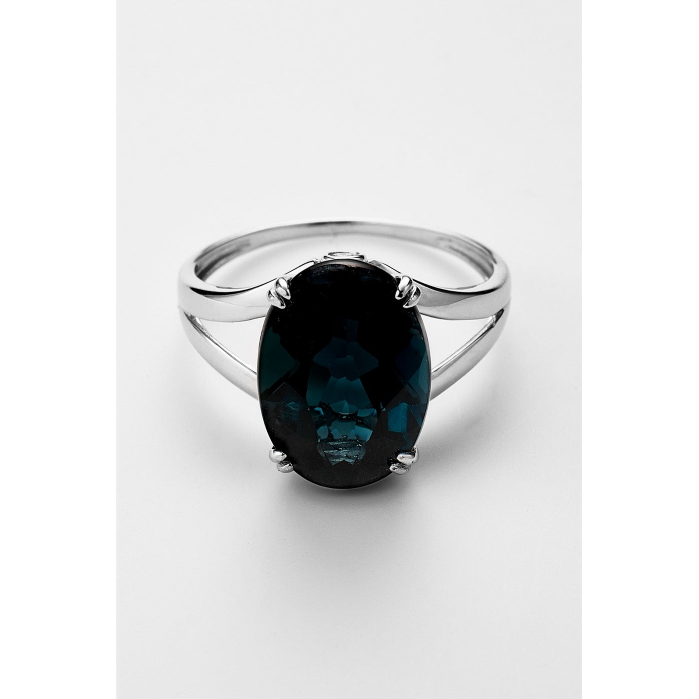 Anillo "Pattaya" D0.053/2 y Topacio Azul Londres 7.9/1 - Oro blanco 375/1000
