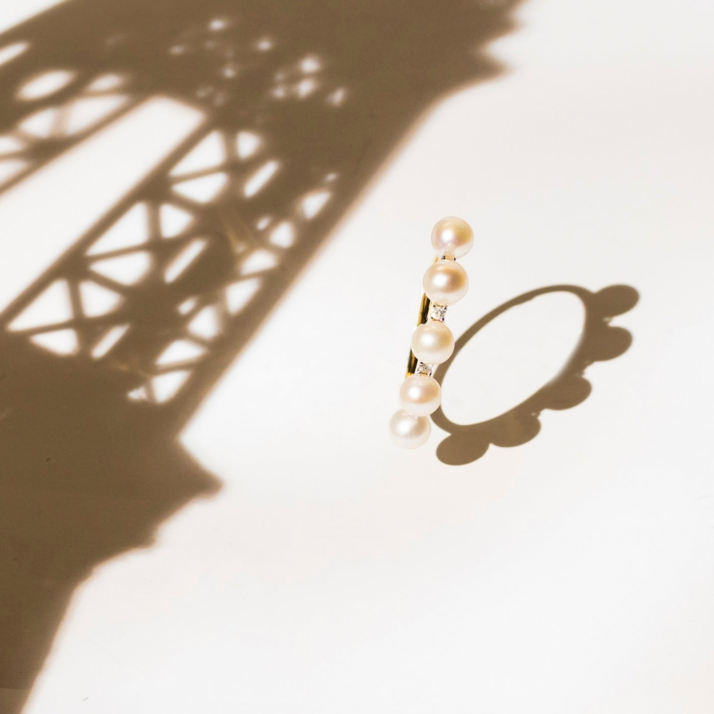 Anillo "Crown" Perla 4Mm*5 & Diamante 0.040 - Oro Amarillo 375/1000