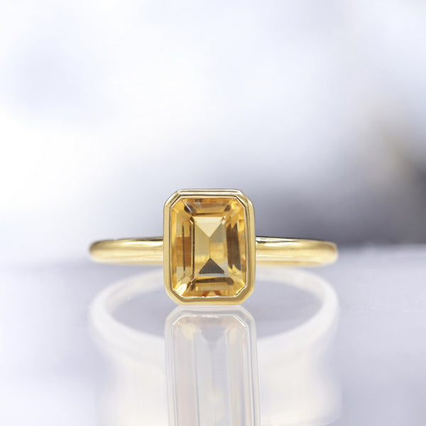 "Classy" Citrine Ring 1.86/1 - 375/1000 Yellow Gold