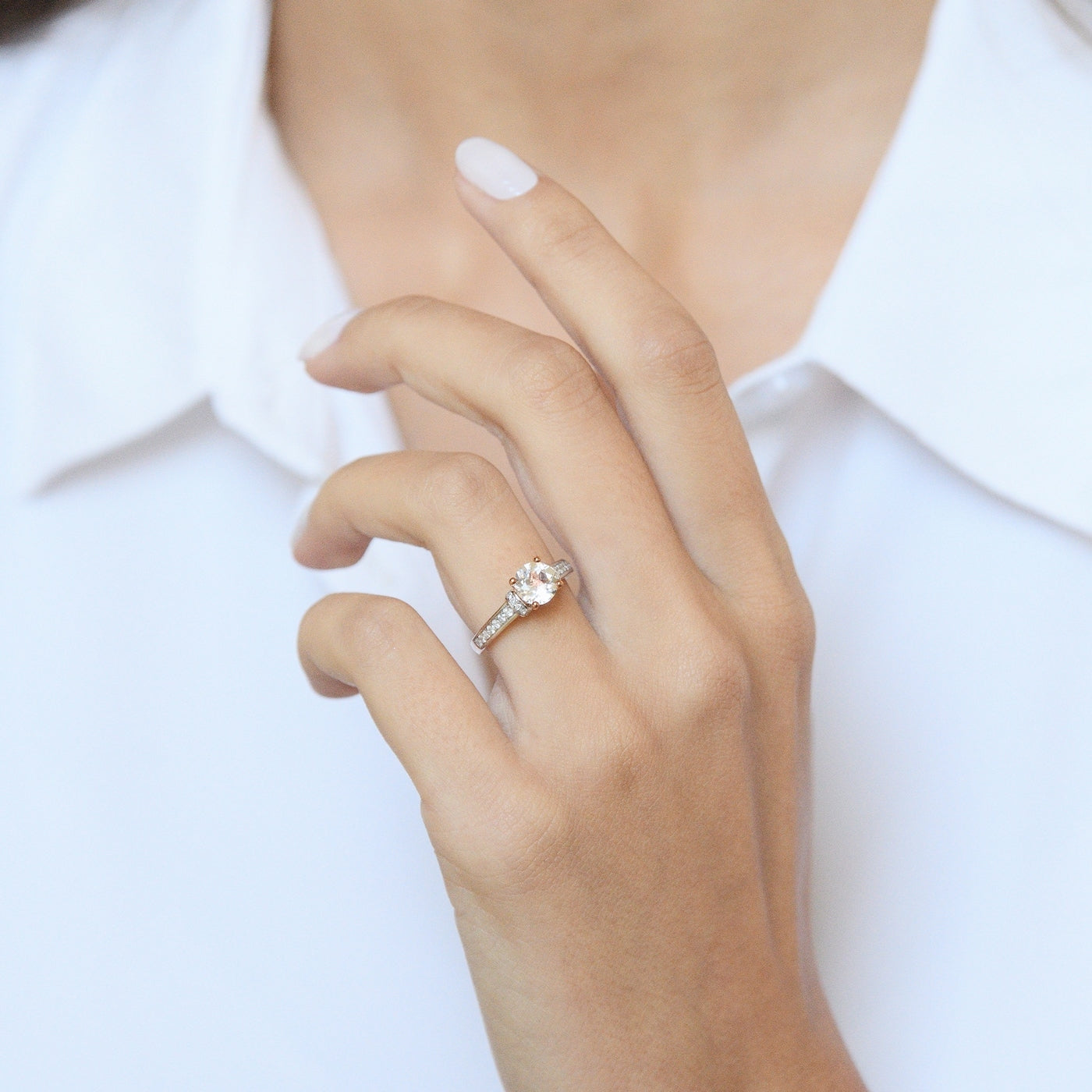 "Chera" ring D 0.291/40 White Topaz 1.573/1 - 375/1000 Rose Gold