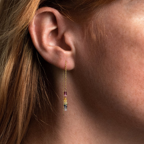 Individual Chain Earring - rainbow sapphire worn on the ear — fast and secure shipping