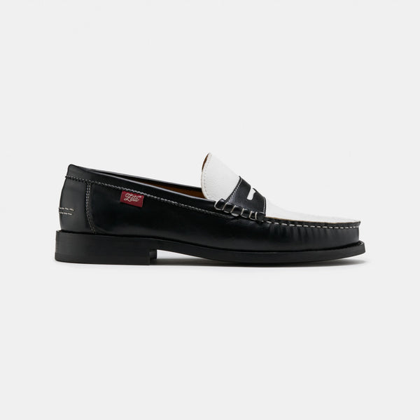mocasín unisex blanco y negro de piel de aceituna