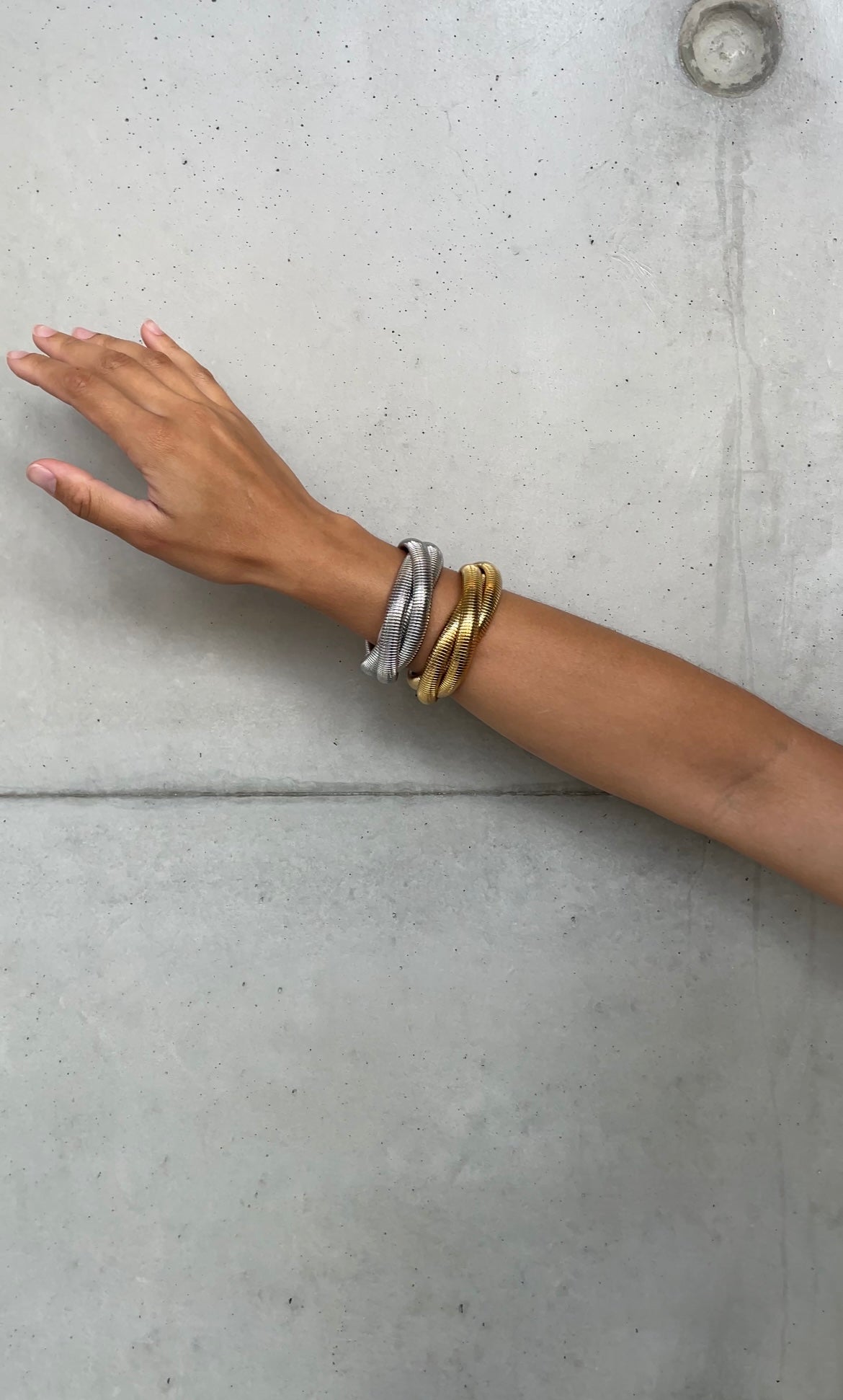 Bracciale rigido a tre serpenti