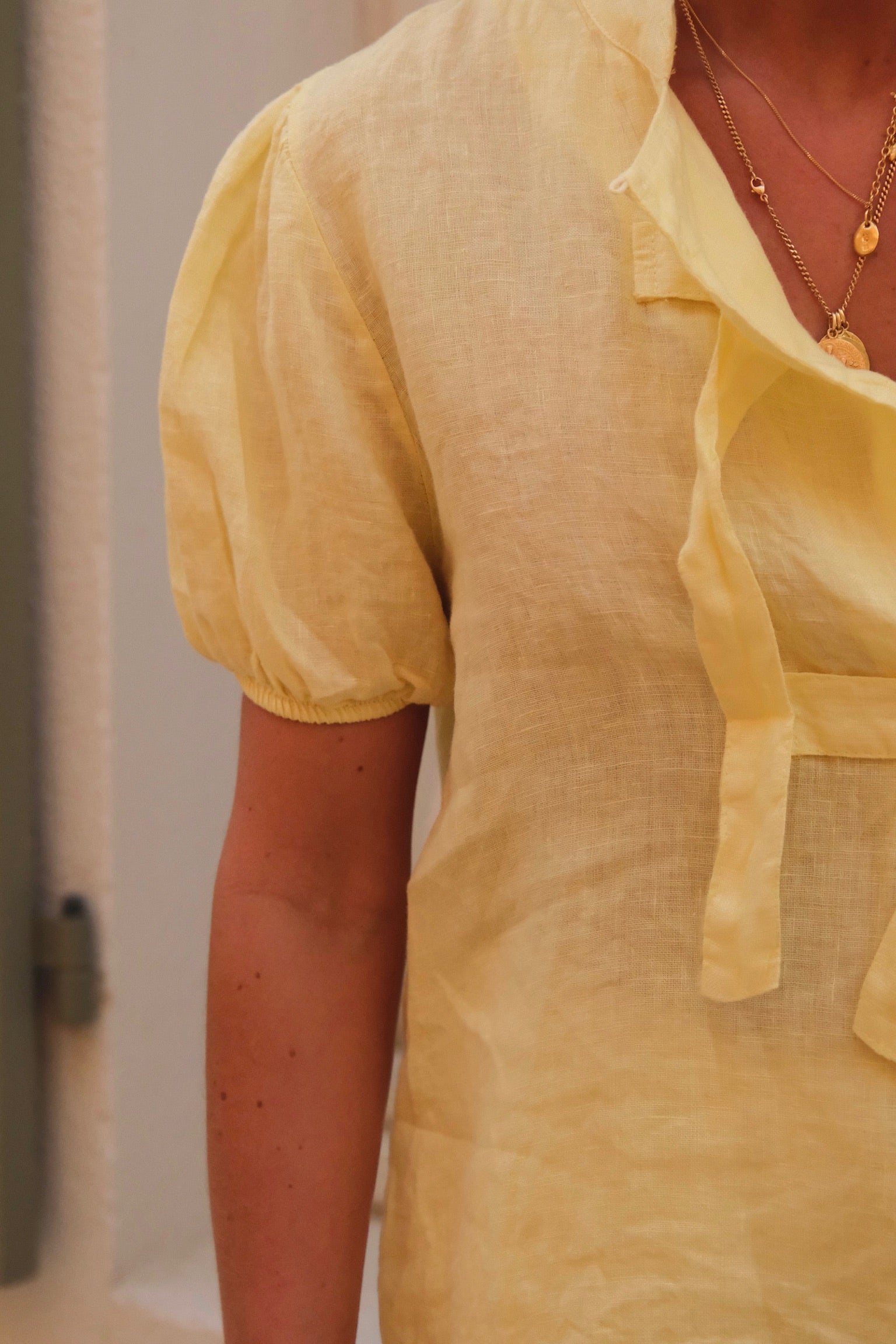Blusa Célestine de lino amarilla