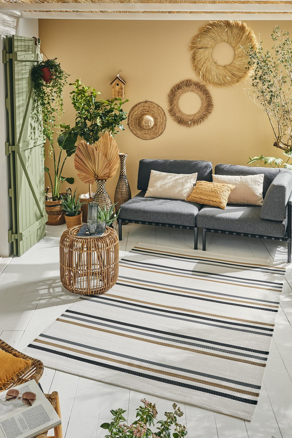 Capri 1742 Rug - Black