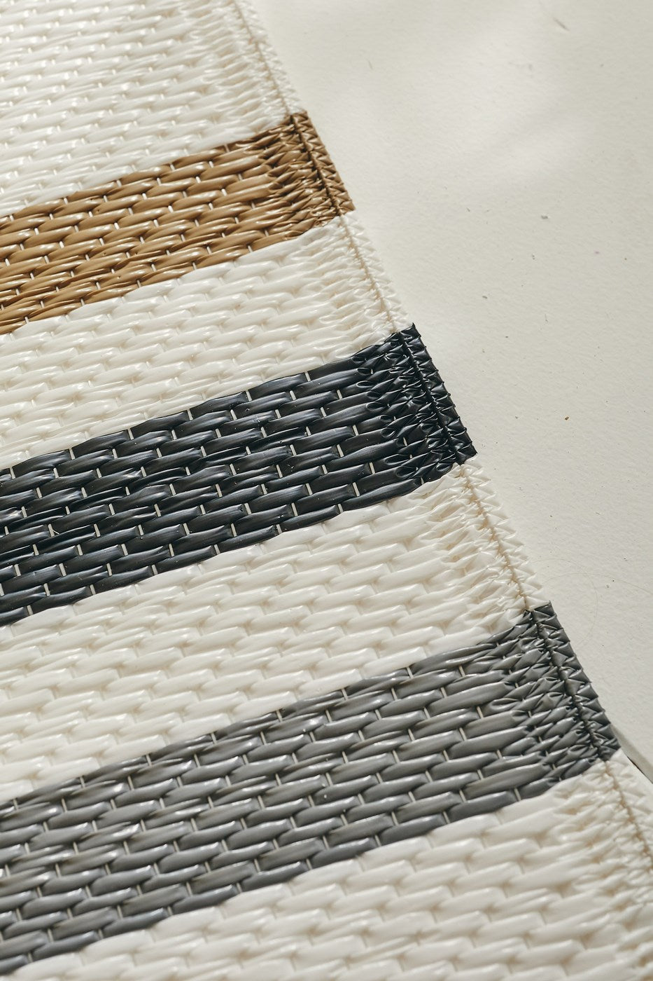 Capri 1742 Rug - Black