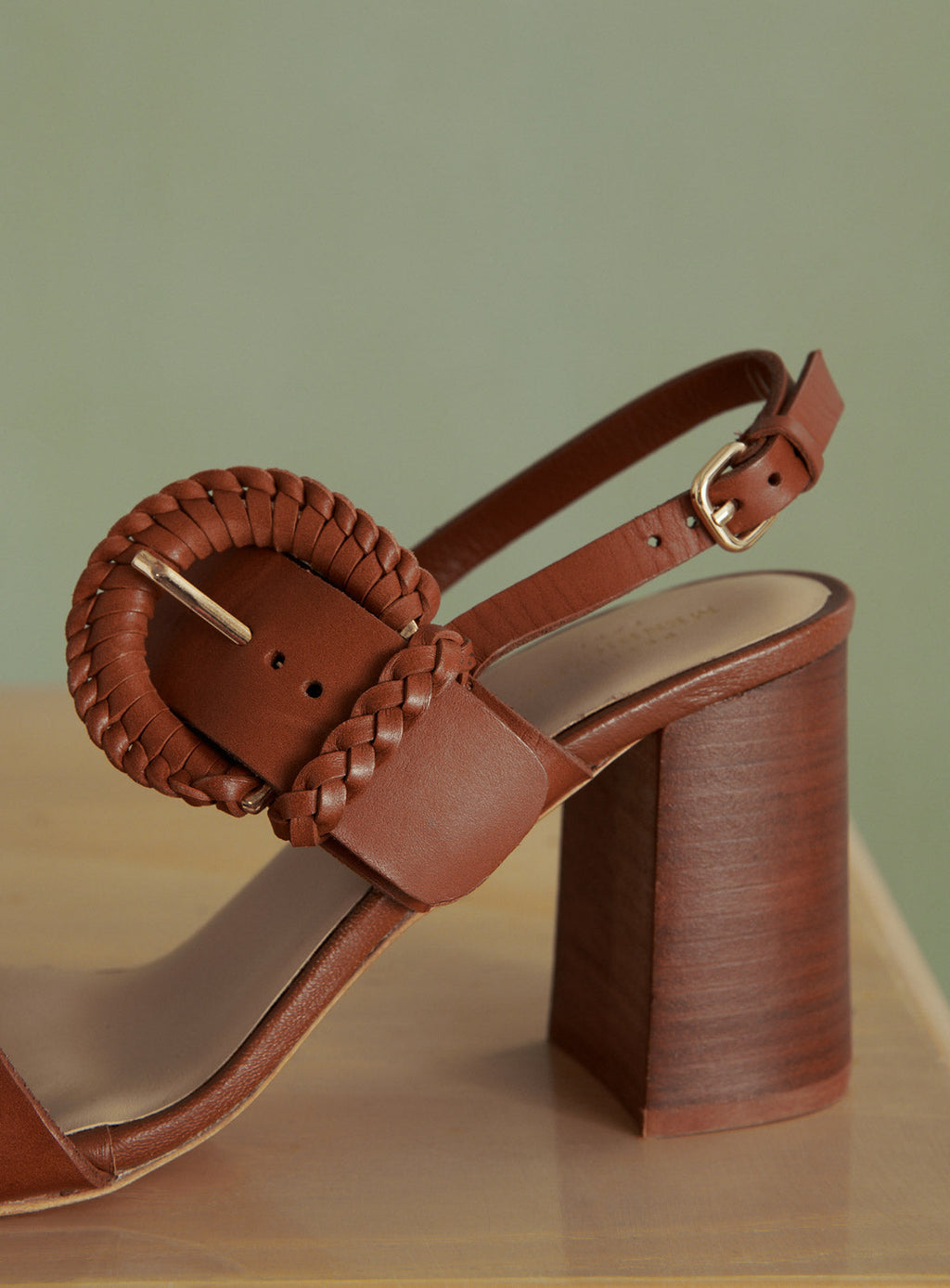 SANDALIAS TACÓN CARRIE WOOD MARRÓN PETITE MENDIGOTE