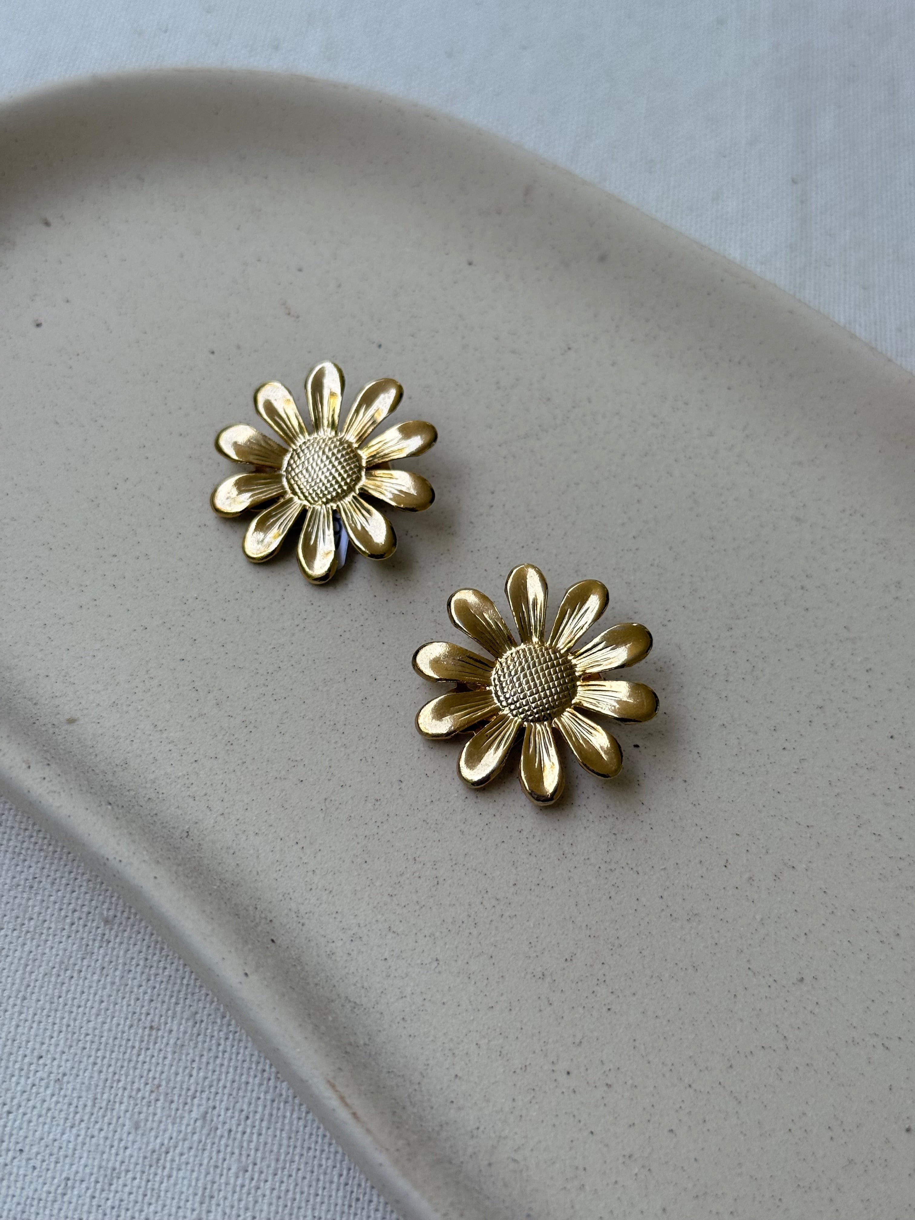 Vintage Earrings - Gold-Tone Flower