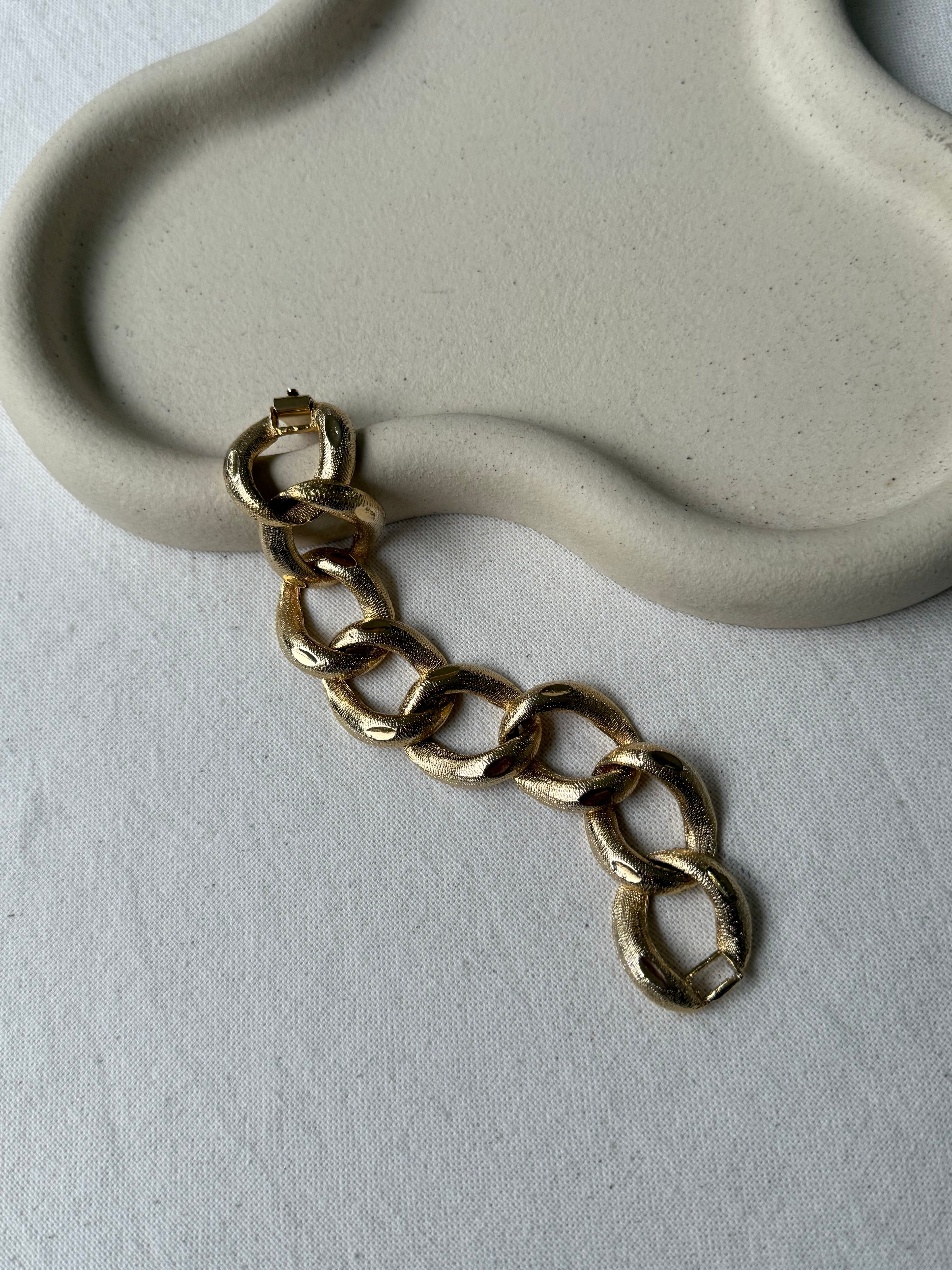 Pulsera Vintage - Eslabones Grandes Texturizados Dorados