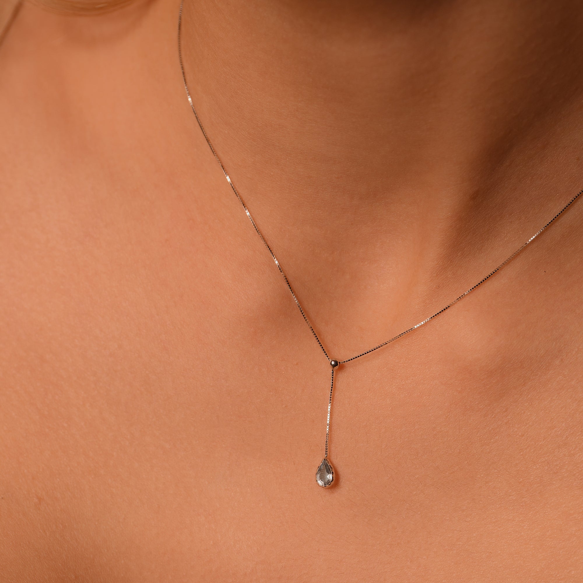 “Goutte D’Azur 0.35Ct/1” Necklace 375/1000 White Gold And Topaz