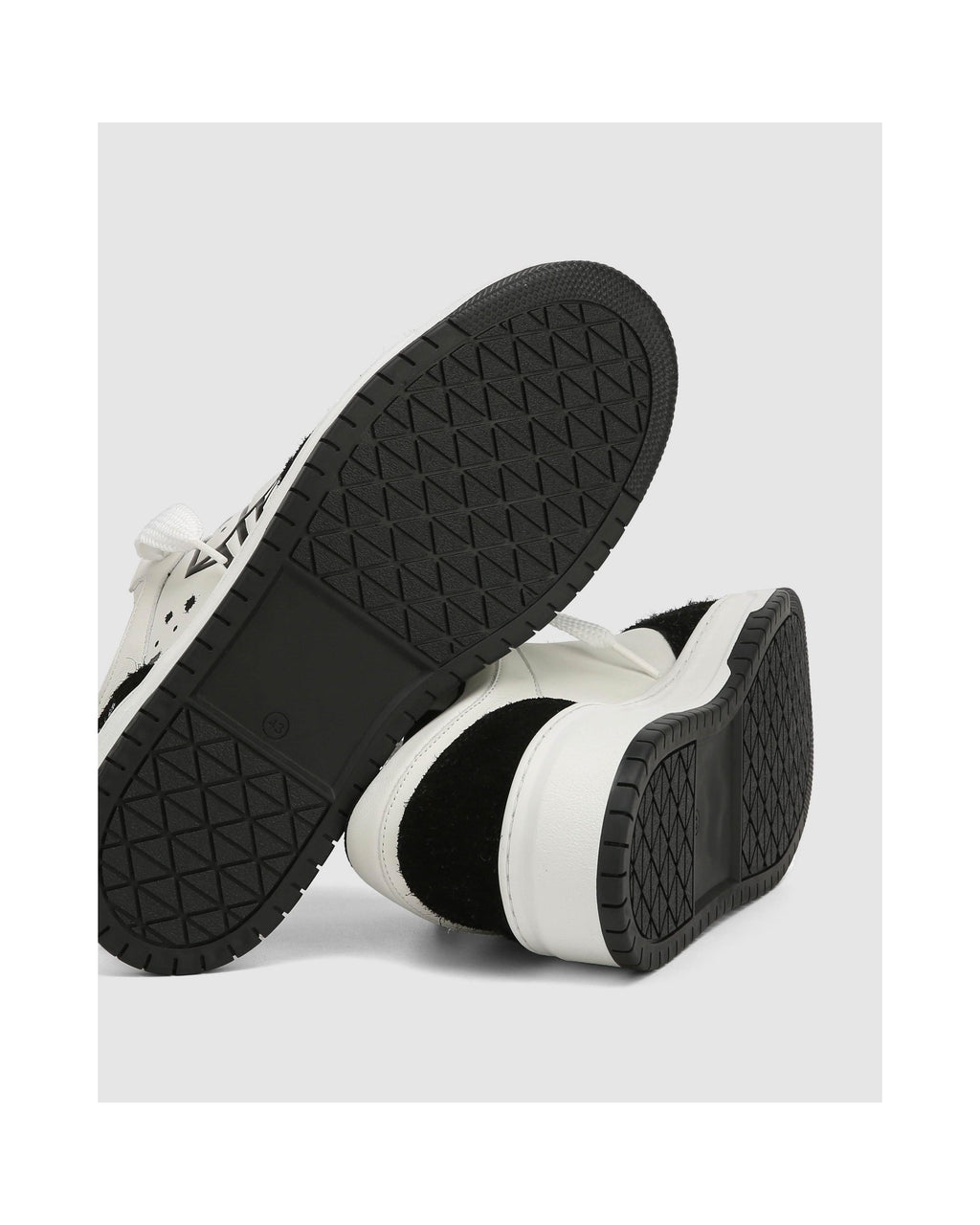 Sneakersy CM-00 – Czarne/Białe – Męskie