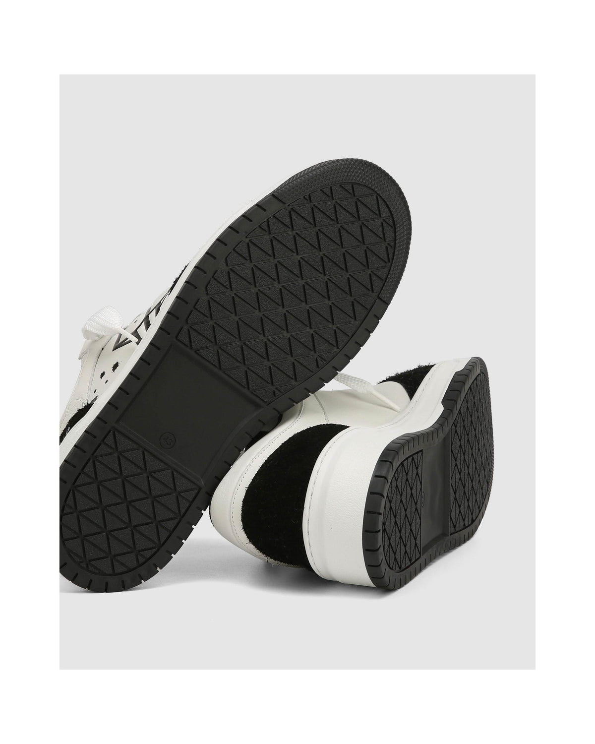 Sneakersy CM-00 – Czarne/Białe – Męskie