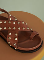 SANDALIAS COLIBRI MARRÓN TACHUELAS PETITE MENDIGOTE