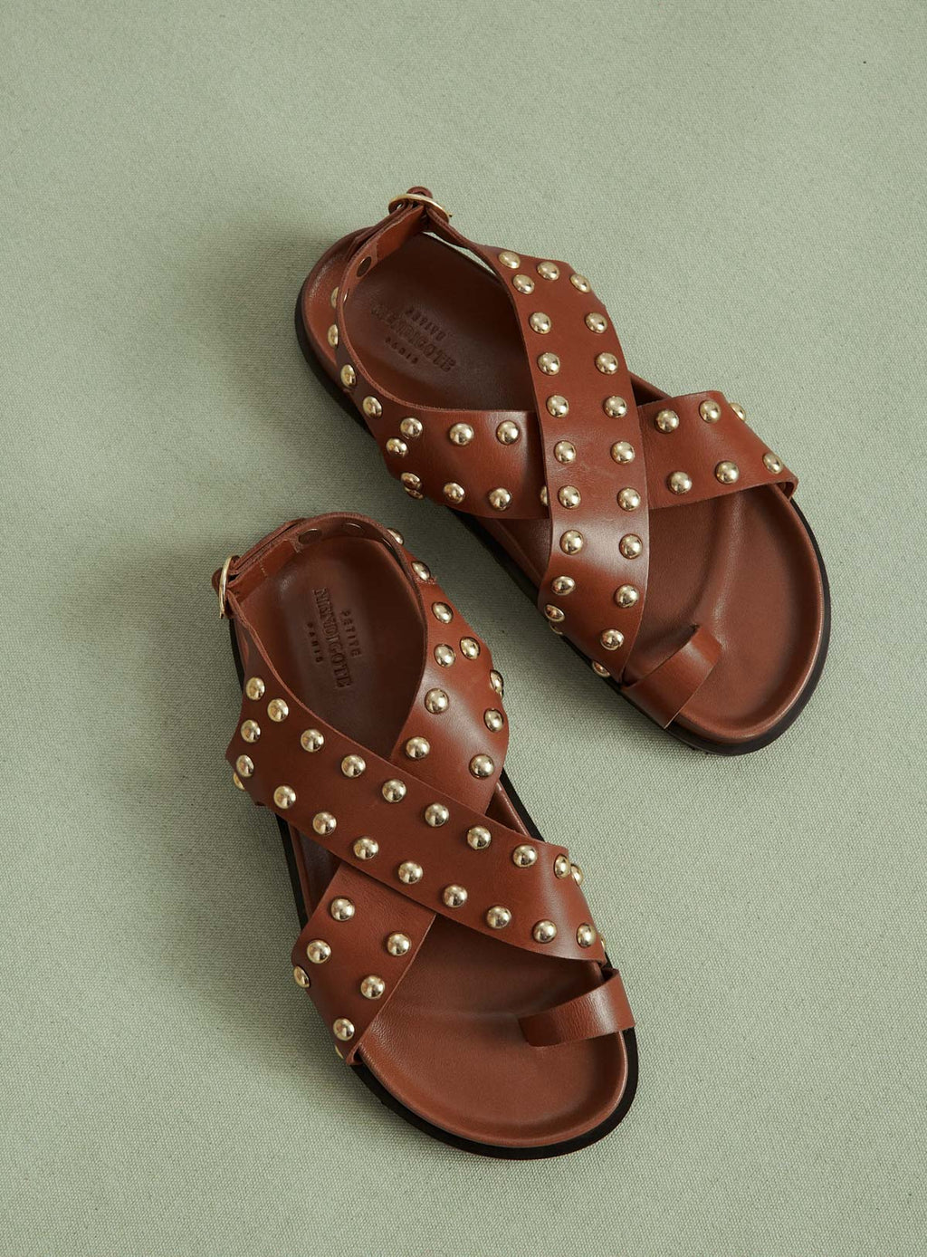 SANDALIAS COLIBRI MARRÓN TACHUELAS PETITE MENDIGOTE